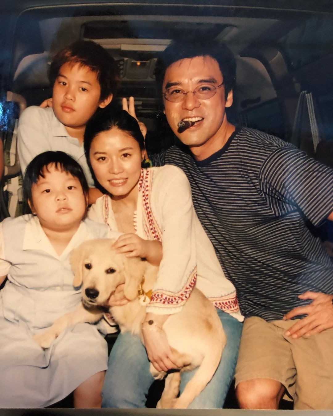大仔鍾嘉浚和大女鍾嘉晴是前妻章小蕙所生