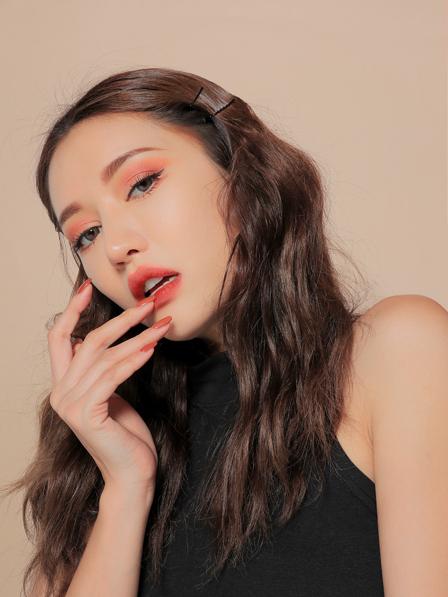 蜜粉也是令唇妝更持久的好幫手