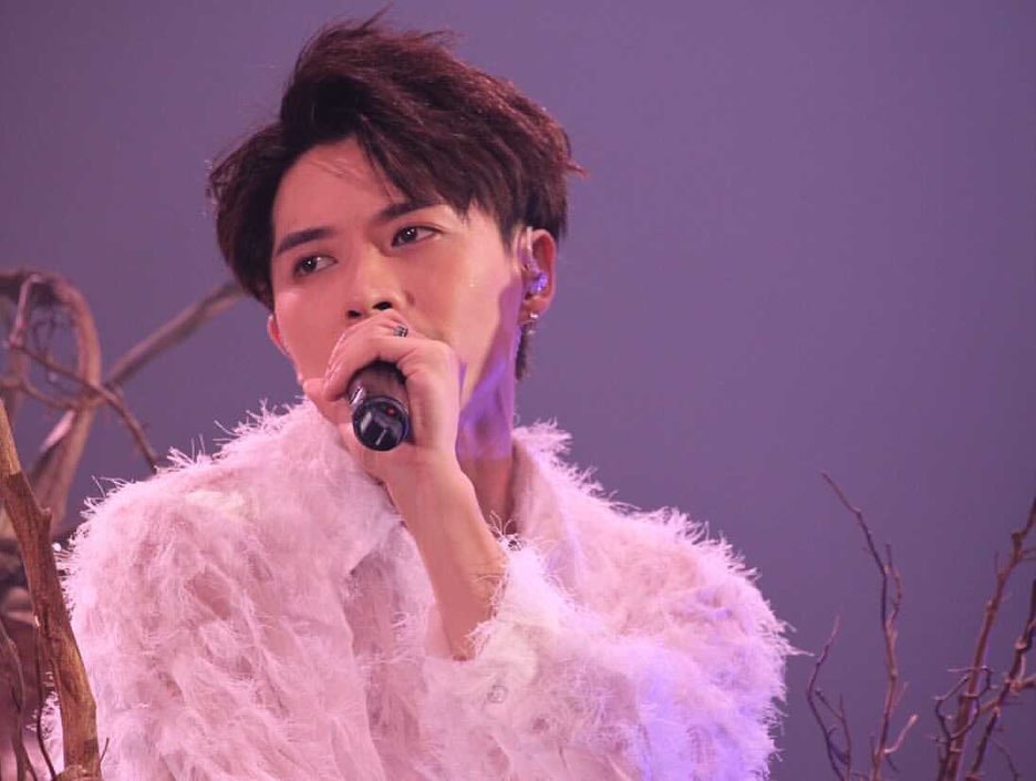 「皮皮」Frankie陳瑞輝在台上演唱。