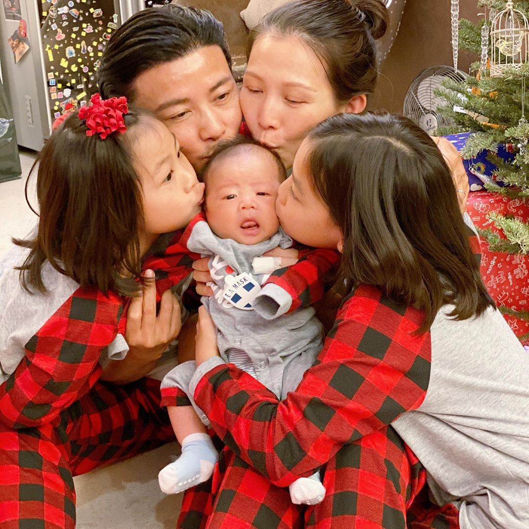 蔡少芬（Ada）與老公張晉婚後育有兩女一子，一家五口非常幸福！