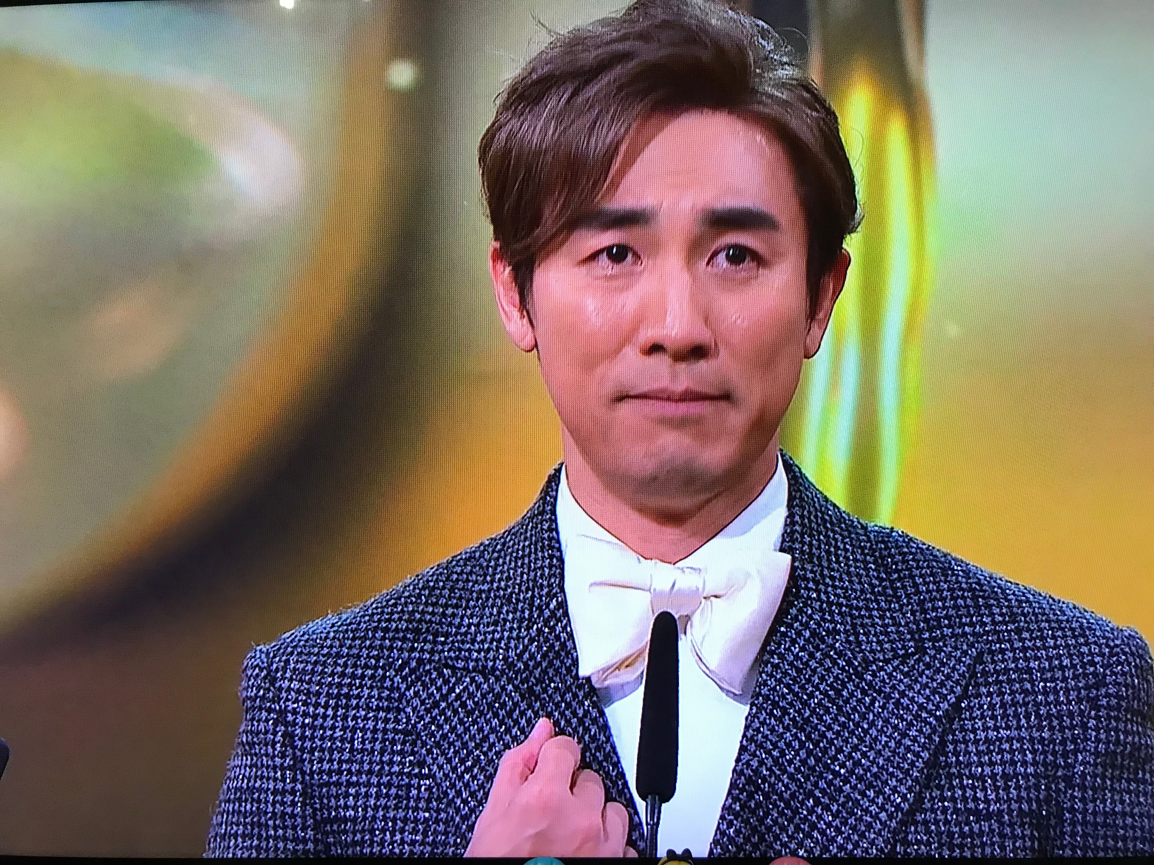 譚俊彥(Shaun)在台上激動落淚。