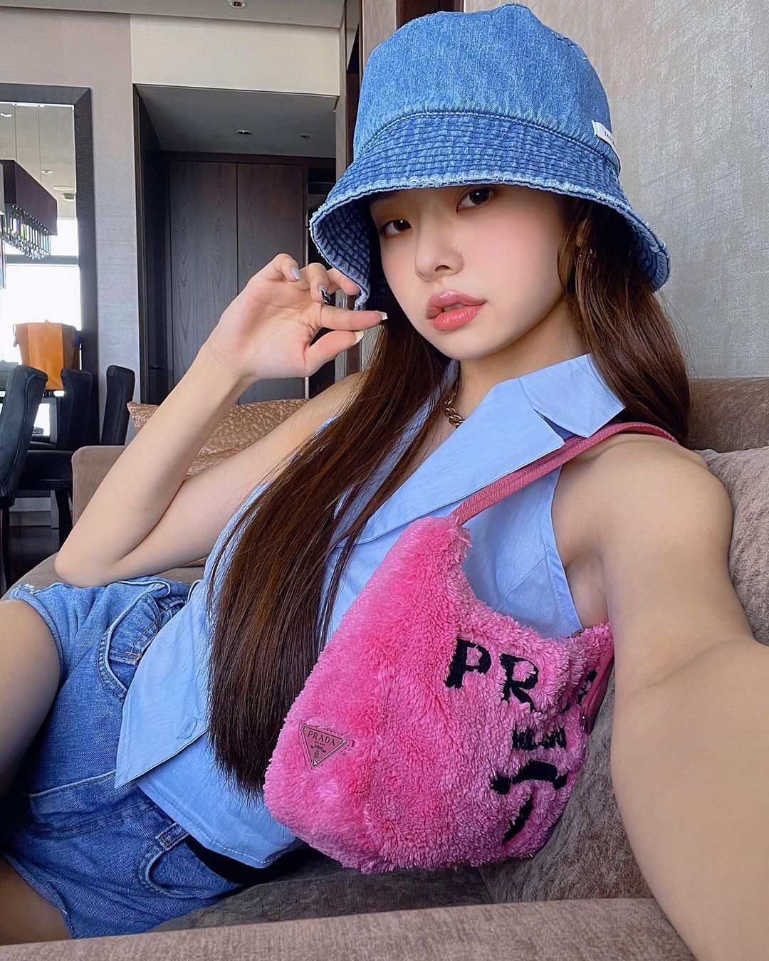 2019年開始在YouTube開設個人美妝頻道「free zia」