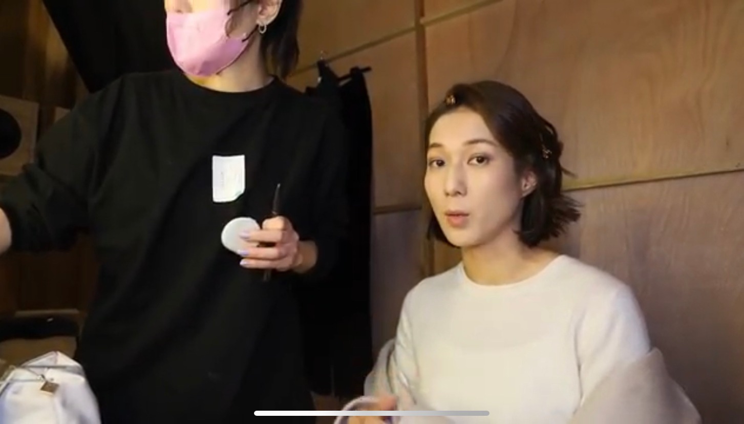 鍾嘉欣表示今次終於有自己的化妝室。