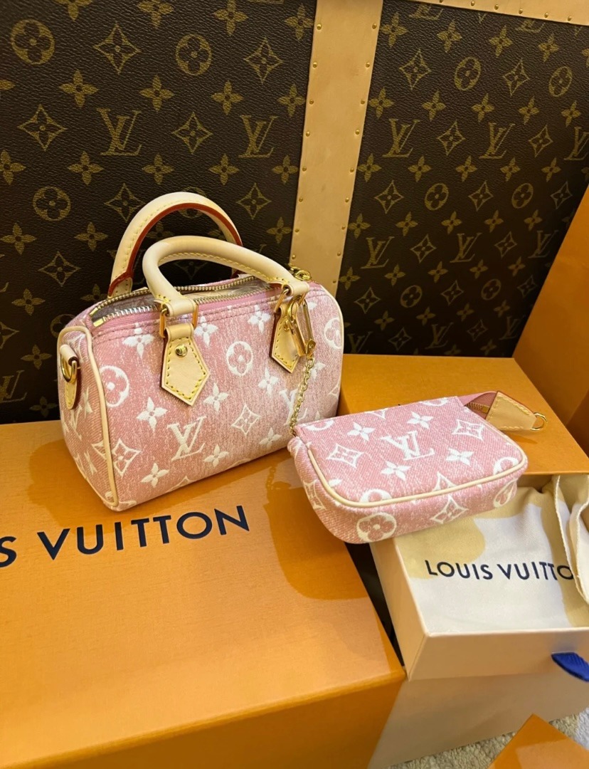 Micro Pochette Accessoires 手拿包融合 Monogram 提花牛仔布和牛皮革飾邊
