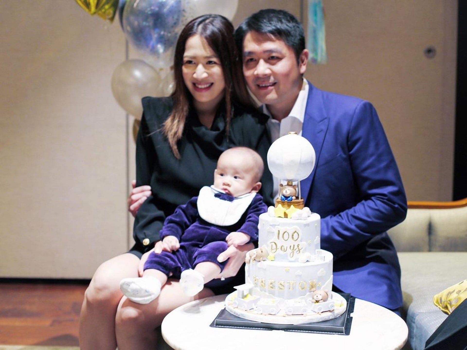 岑杏賢於上個月與老公為囝囝舉行百日宴,一家三口好幸福。