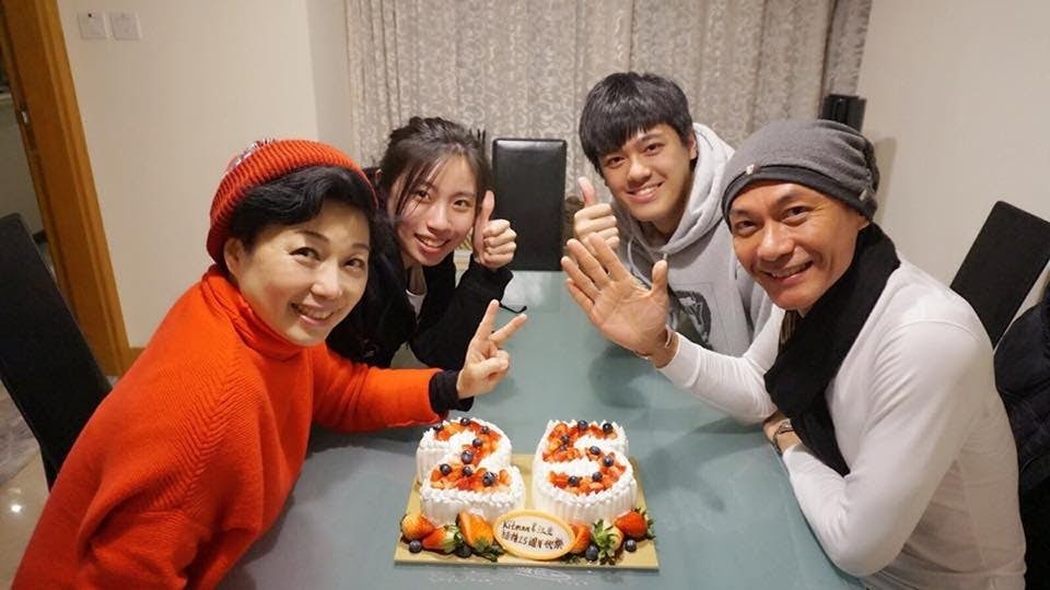 1992年宣布結婚育有一子一女