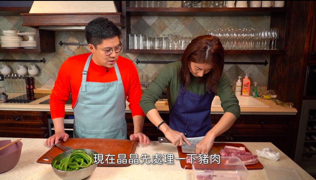 郭晶晶完美詮釋什麼叫「入得廚房,出得廳堂。」