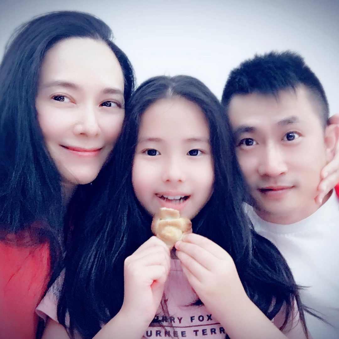 郭羨妮女兒越大越靚,遺傳了媽媽的好基因。