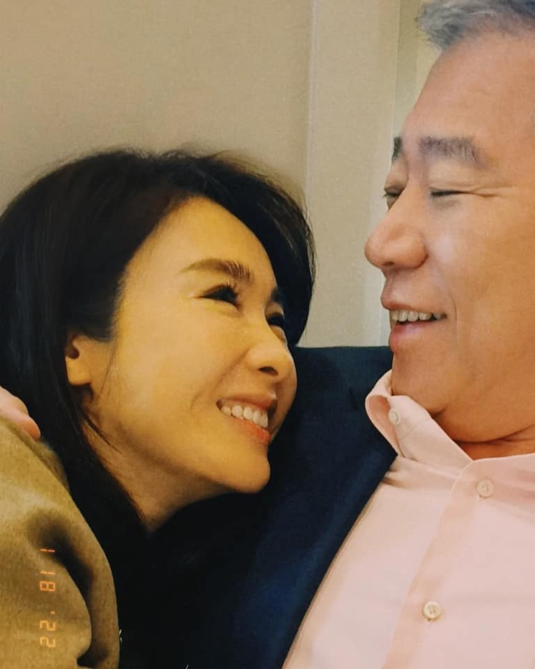 黎姿結婚13周年罕有放閃與老公馬廷強的合照。