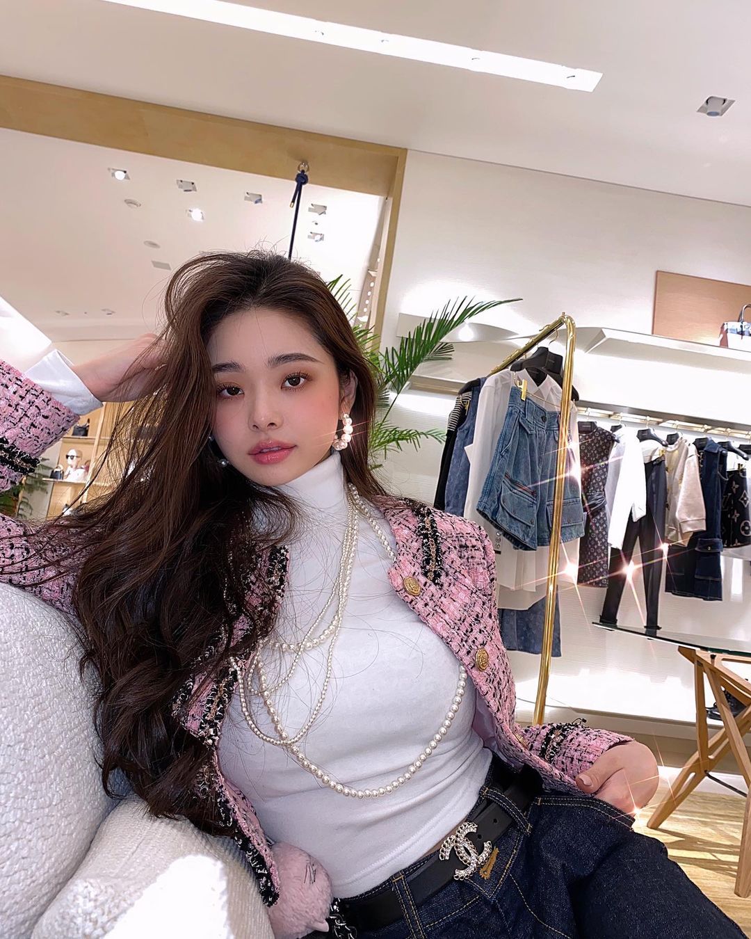 現年24歲的宋智雅出生於1997年4月30日