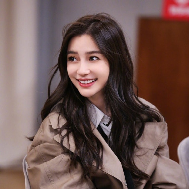 Angelababy在談及自己的愛情觀時似乎語帶玄機，疑似暗示與黃曉明的關係大不如前、感情現危機。