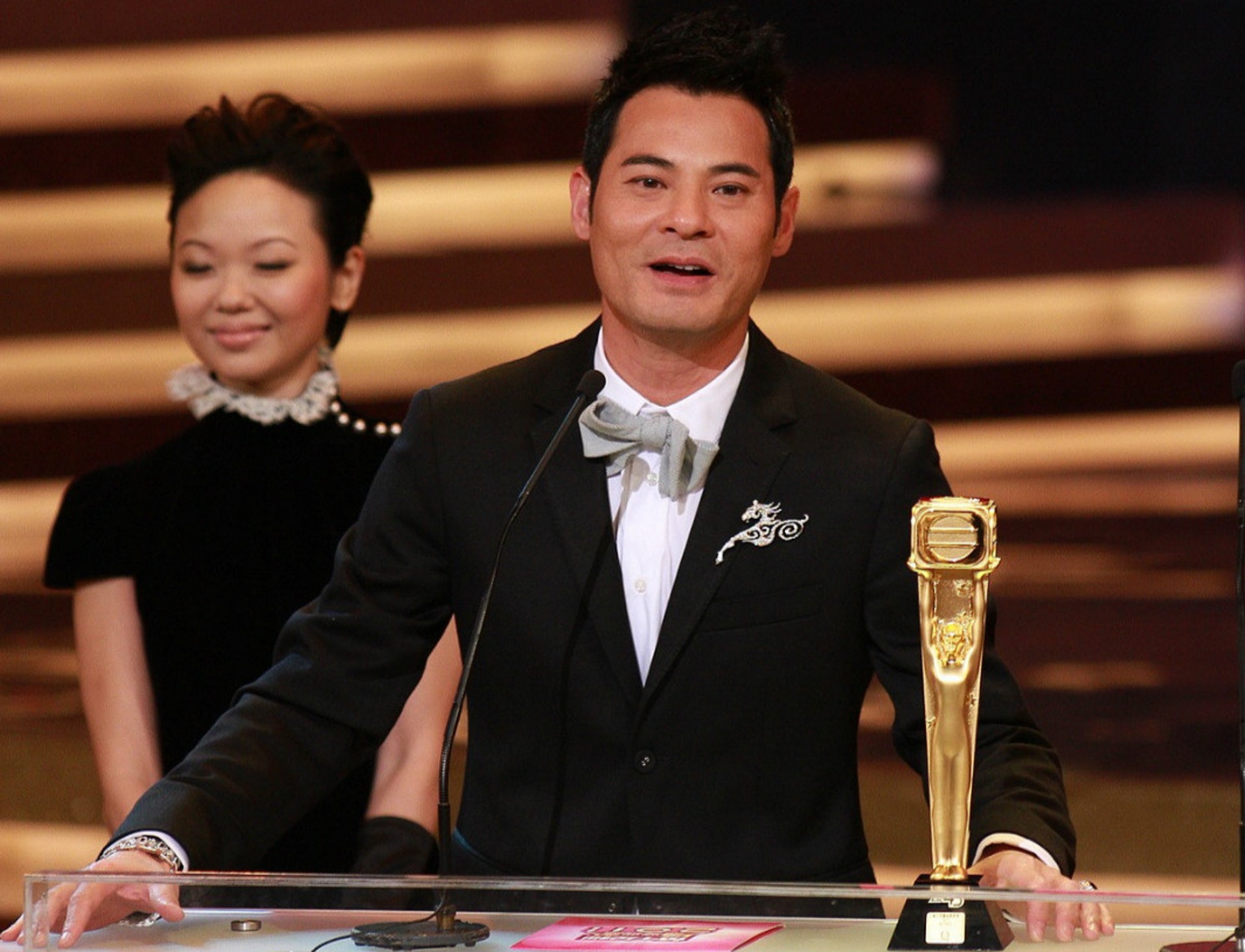 憑黃智賢《潛行狙擊》中飾演變節臥底「鄧國彬(辣薑)」獲得《萬千星輝頒獎典禮2011》「最佳男配角」。