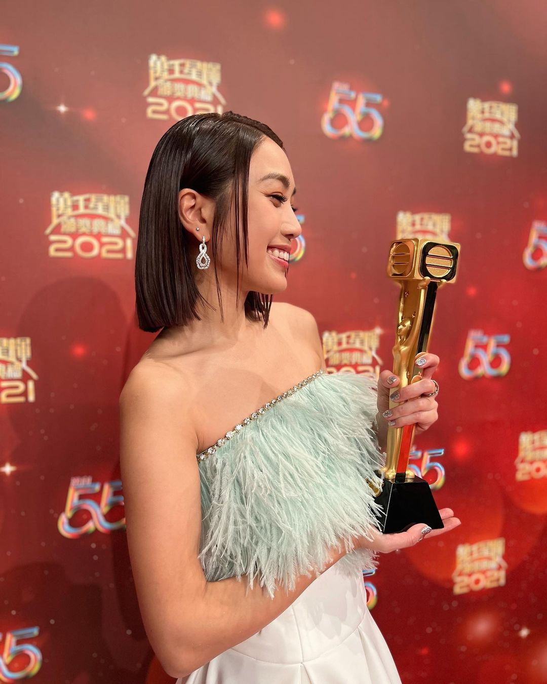 前姜麗文在TVB《萬千星輝頒獎典禮2021》首獲「飛躍進步女藝員」