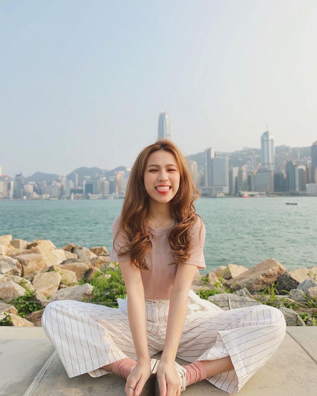 Winka陳泳伽在參加《全民造星4》憑出色的唱功擊敗了人妻護士Ash而大獲好評,更令花姐及經理人阿Wing留下深刻印象。
