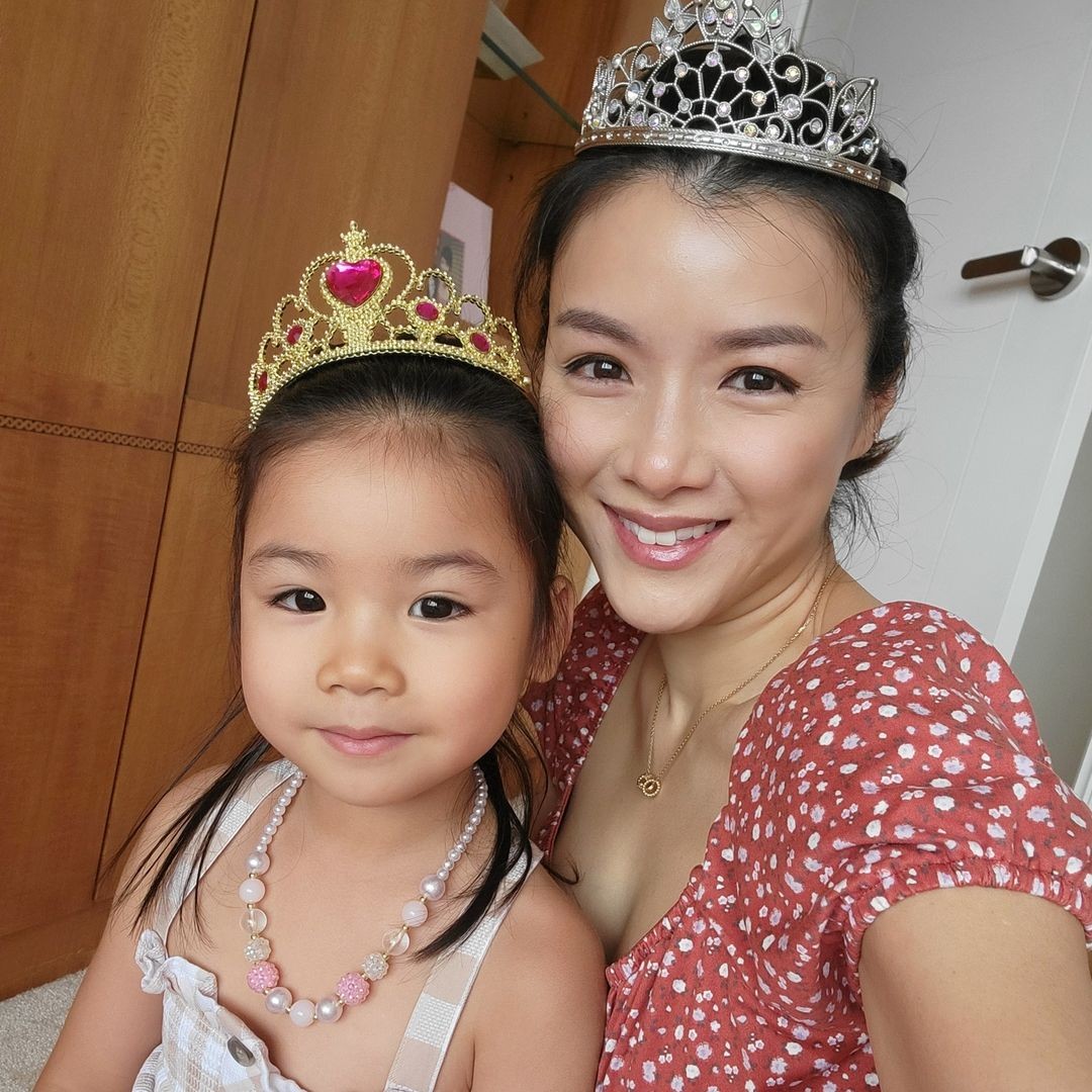 陳茵媺5歲女兒倒模媽咪靚樣