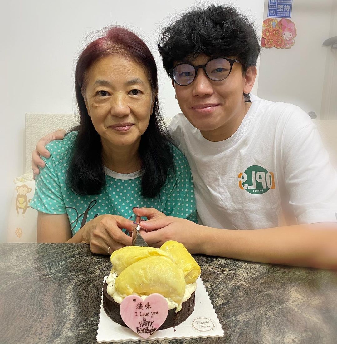 岑珈其與母親關係好好