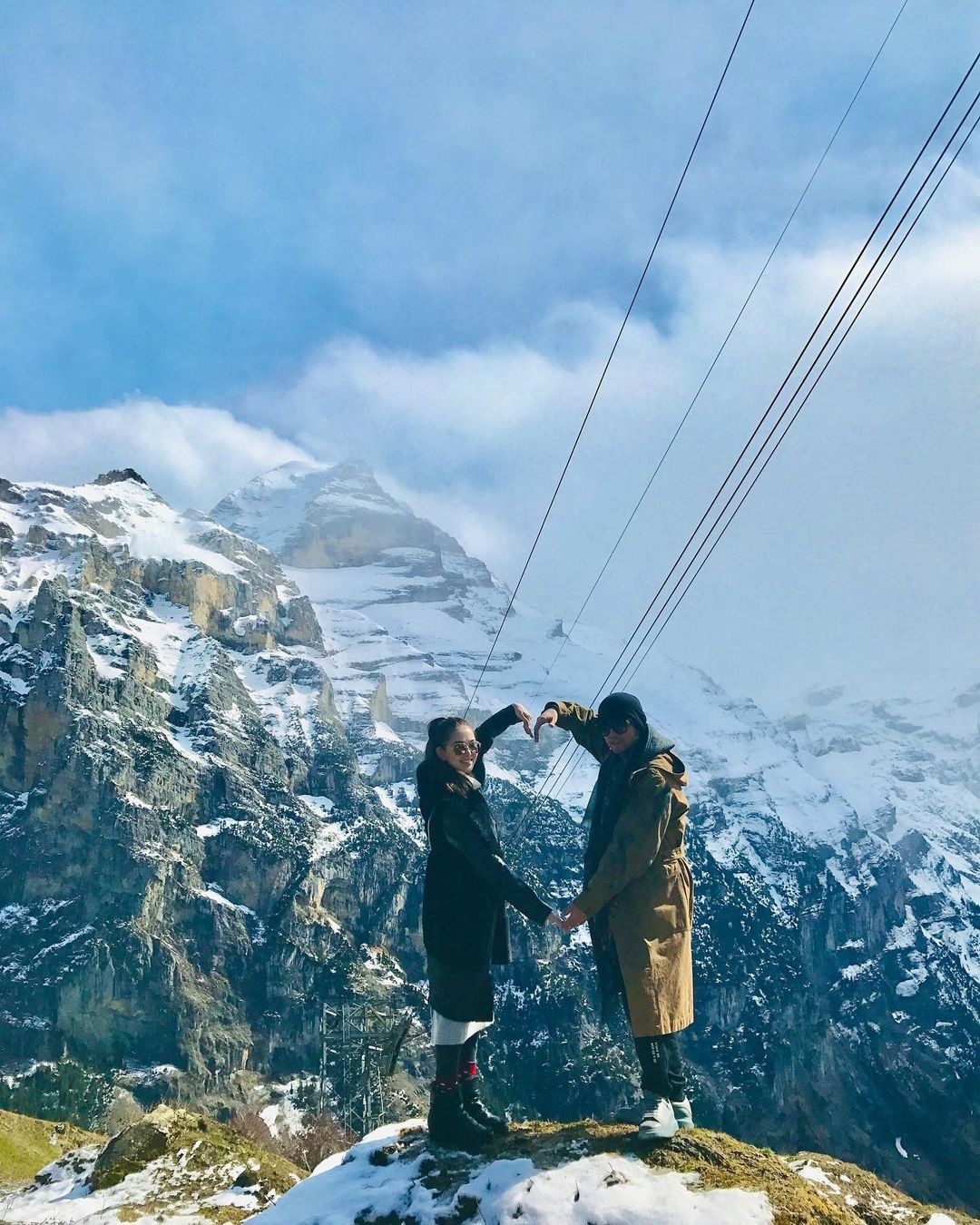 周杰倫與昆凌結婚7周年分享大心心照片。