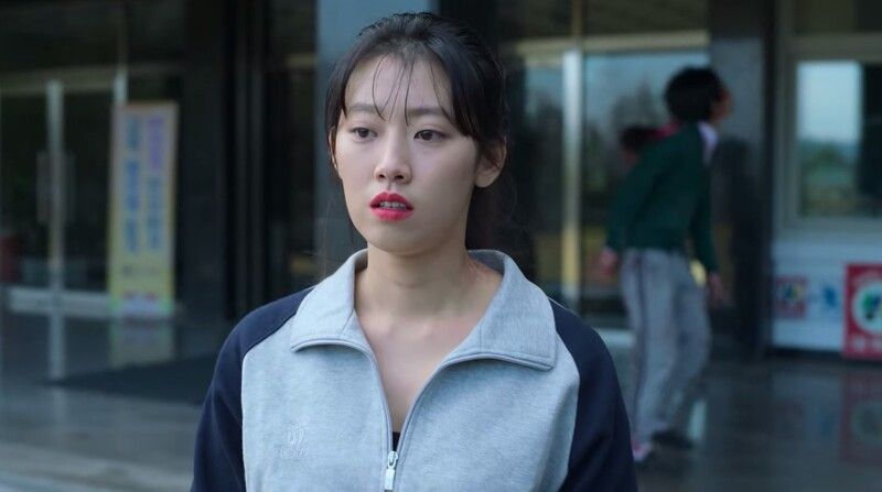 閔恩智則是在活著的狀態下變成了殭屍,是仍保持理性與思考能力的「活殭屍」。