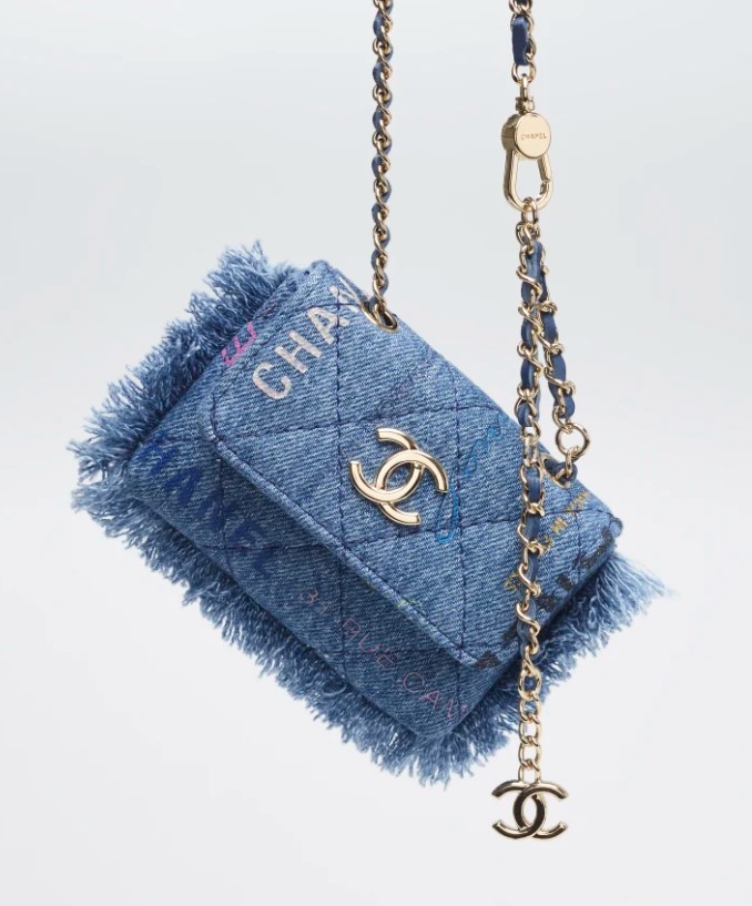 CHANEL附皮帶手袋牛仔布質地更顯活力