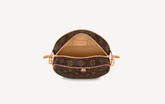 Boîte Chapeau Souple手袋設計取材自品牌的旅遊傳統,以復古色天然牛皮飾邊及柔軟的Monogram帆布配搭皮革長肩帶。