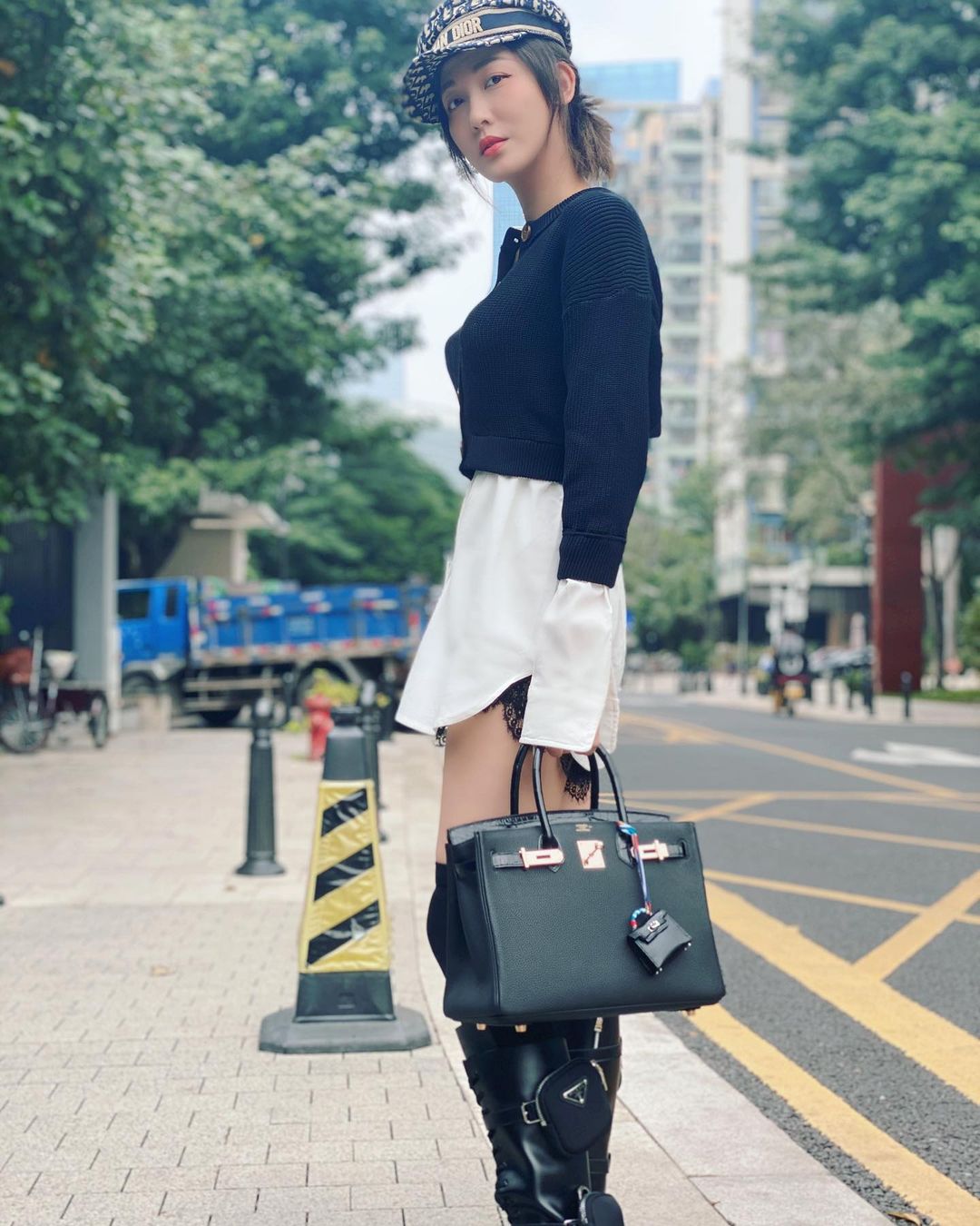 李彩華在劇中不時使用的黑色Hermès Birkin手袋