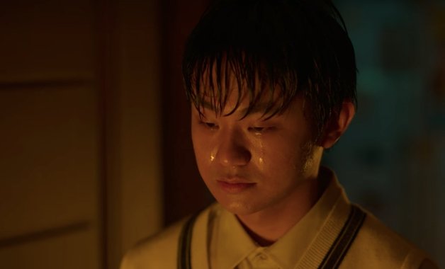《殭屍校園》劇集版的科學老師李秉燦兒子長期被霸凌。