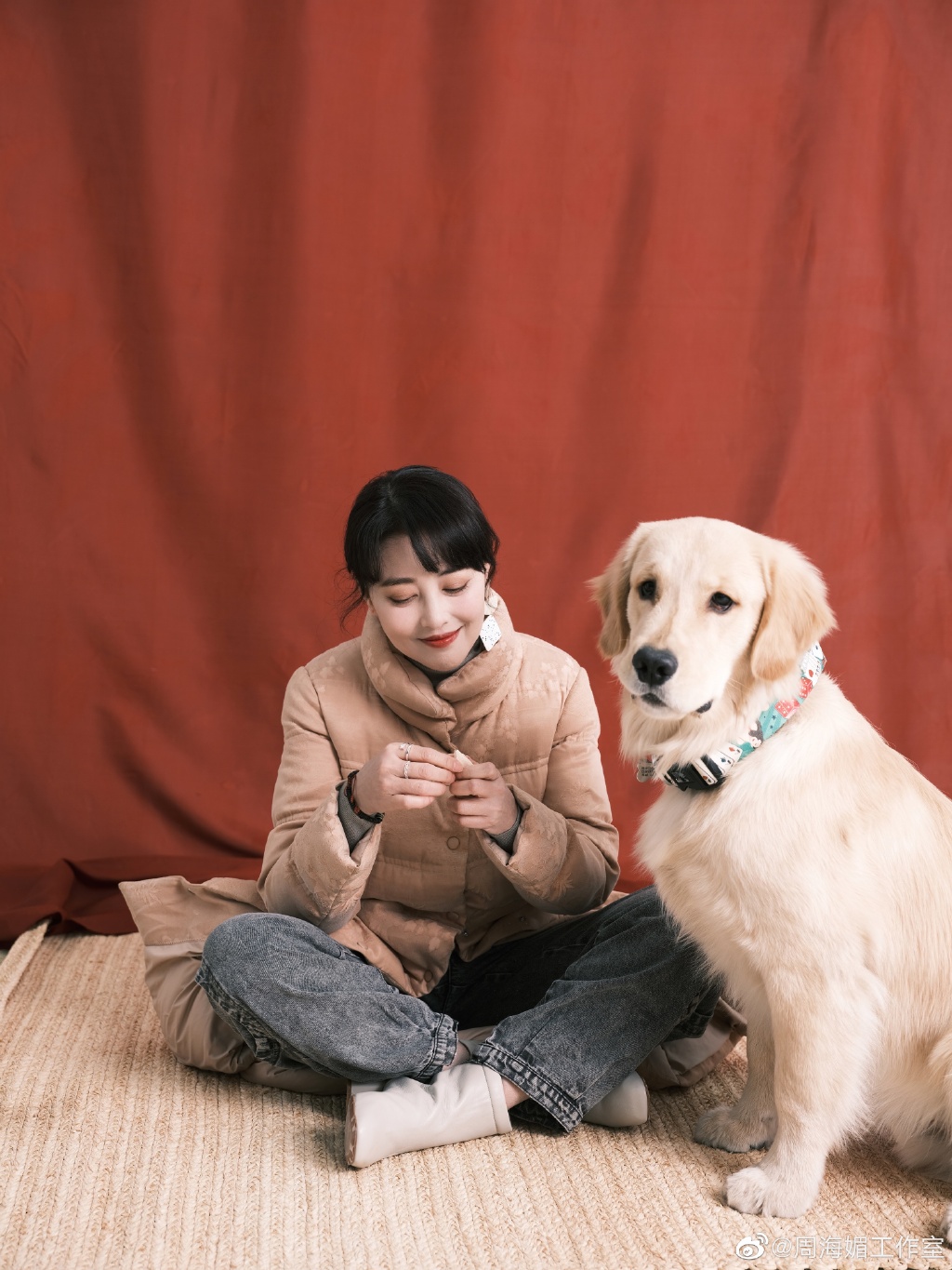 周海媚現在轉戰內地發展並於北京定居,更養了3隻狗狗。