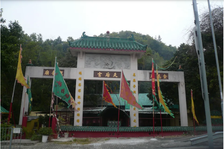 位於荃灣青龍頭金花廟是單身者的求姻緣勝地，同時亦是已婚夫妻求子女的熱門地。