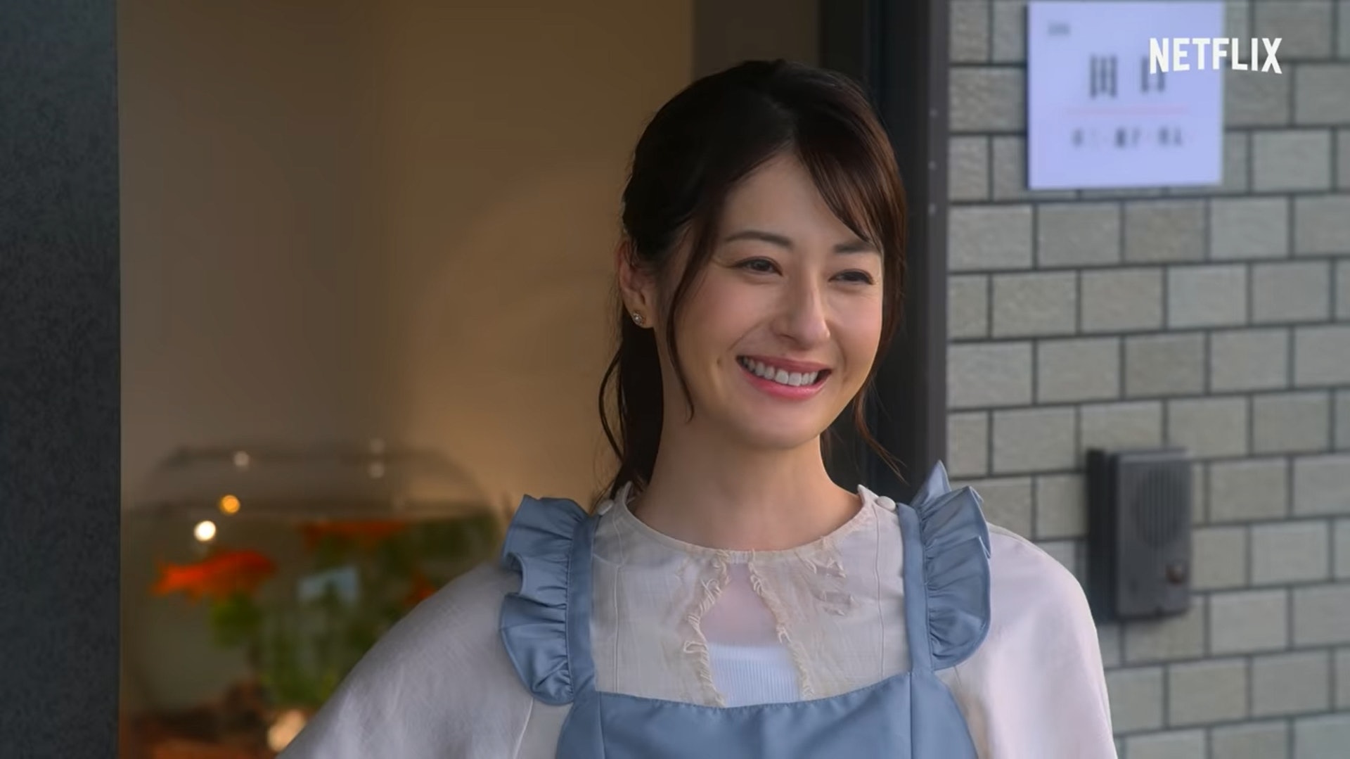 劇情描述6名婚姻不美滿的人妻