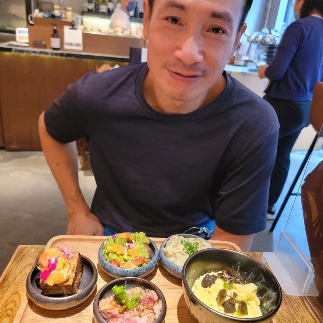 作為已婚的男藝人,陳豪懂得避忌