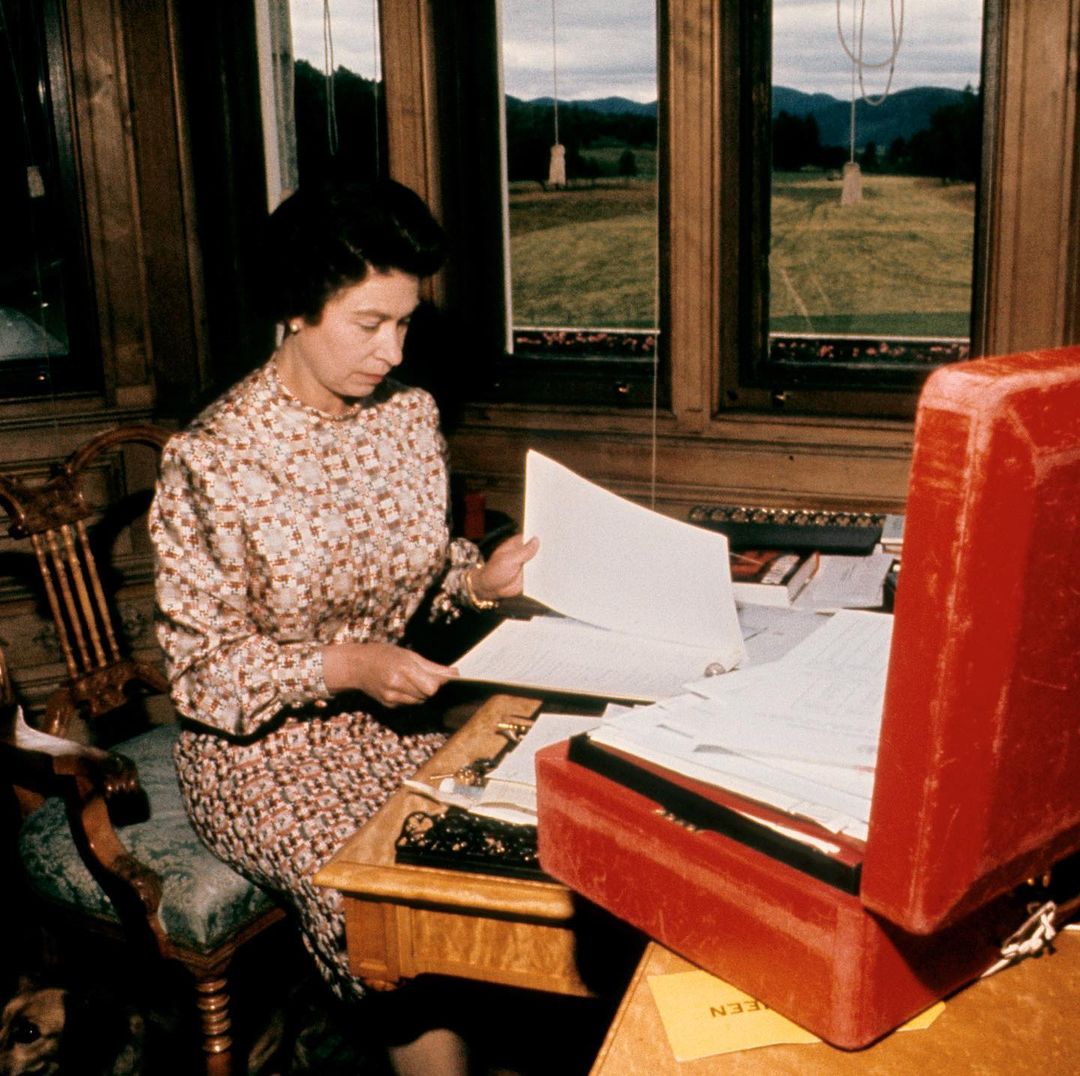 英女王伊利沙白二世（Queen Elizabeth II）成為世界上目前在世的最為年長的君主