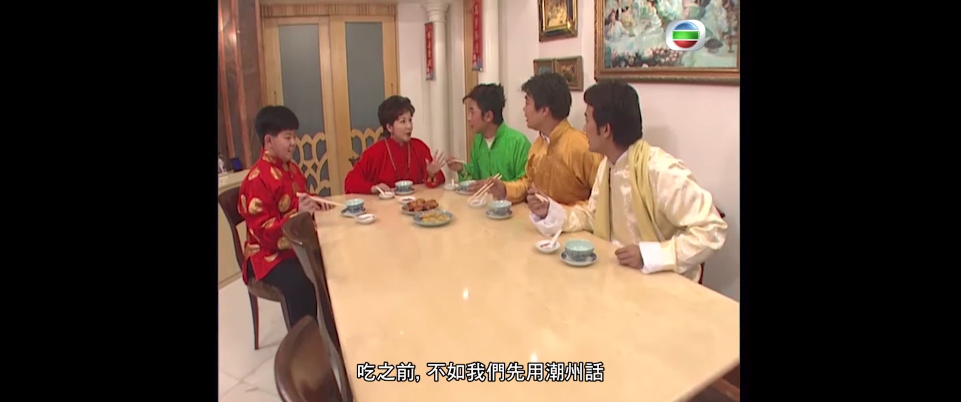 飯廳相當寬闊，擺放了一張長餐枱，估計至少可坐十人。