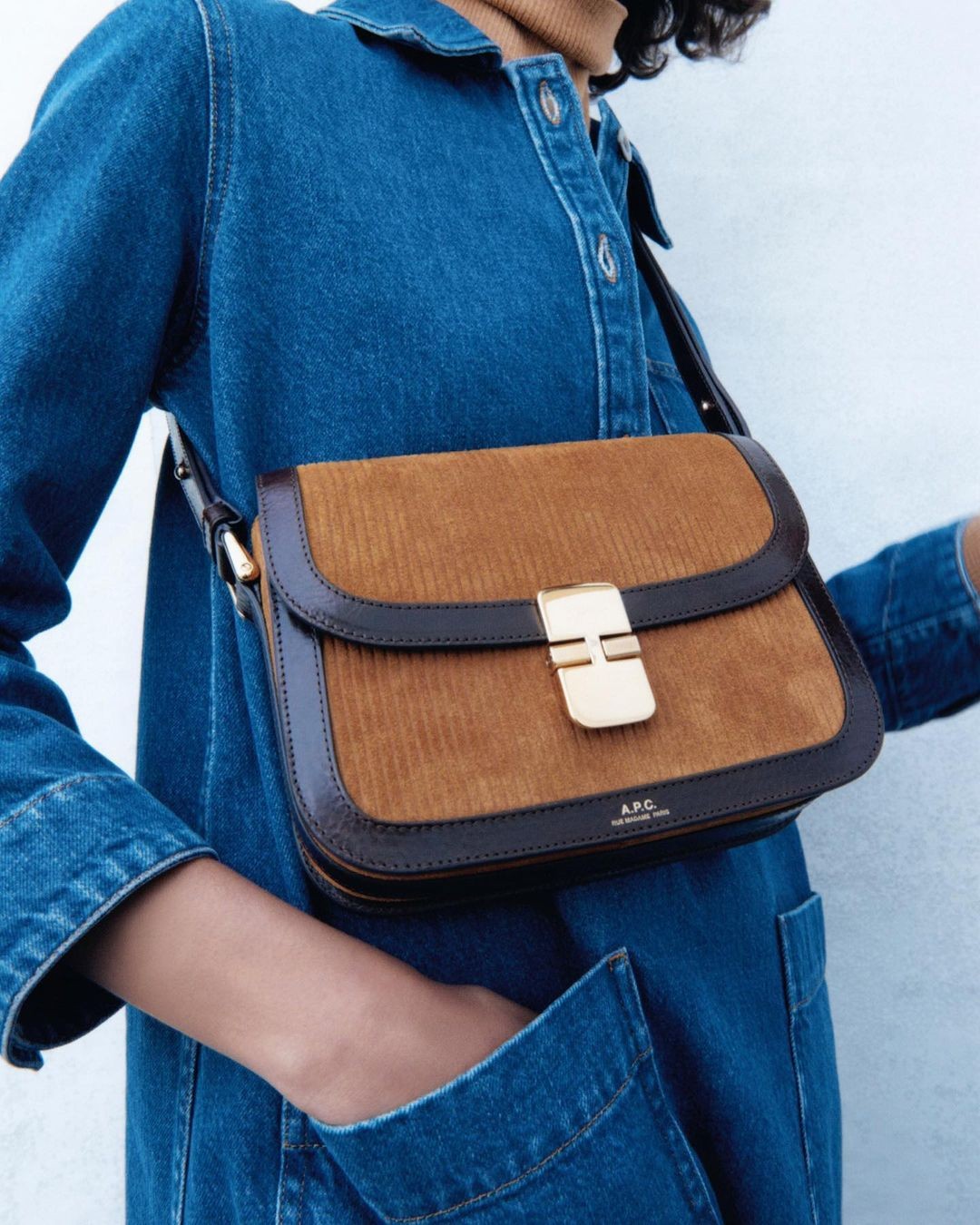 A.P.C.也被譽為親民版Celine,手袋設計簡約高雅