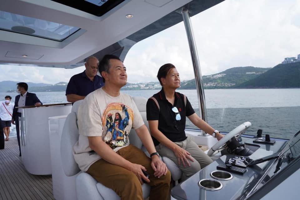 鄧梓峰經常出海享受人生。