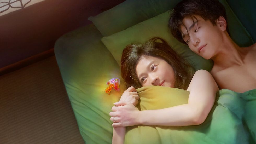 女生在一段婚姻或感情中,若是一直處於不美滿、痛苦的環境中,當她遇見一個能讓她重拾自信、給她幸福的人時,她便會投向那個人的懷抱。