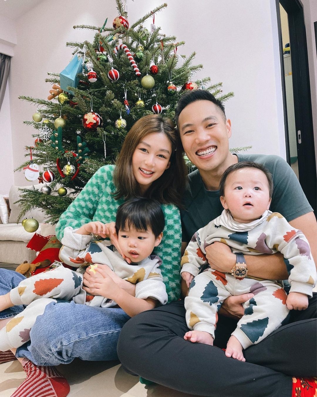 岑麗香聖誕節曬全家福