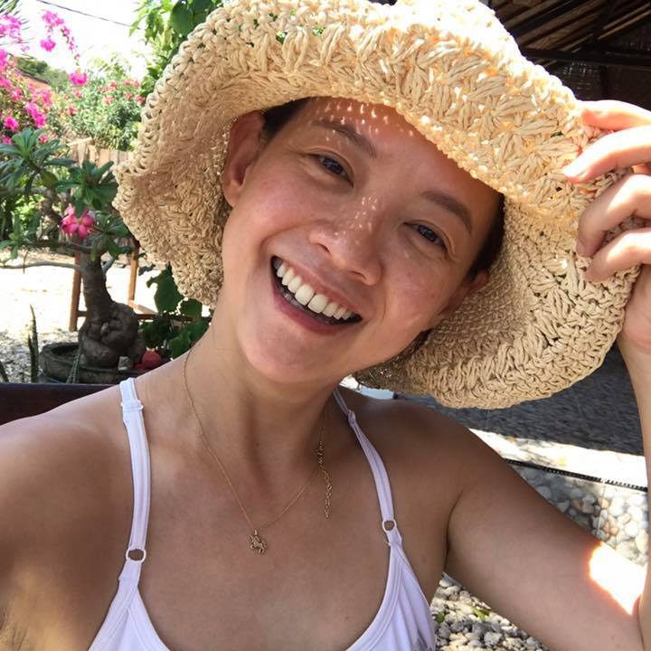 1996年因出演電影《四個32A和一個香蕉少年》而出道