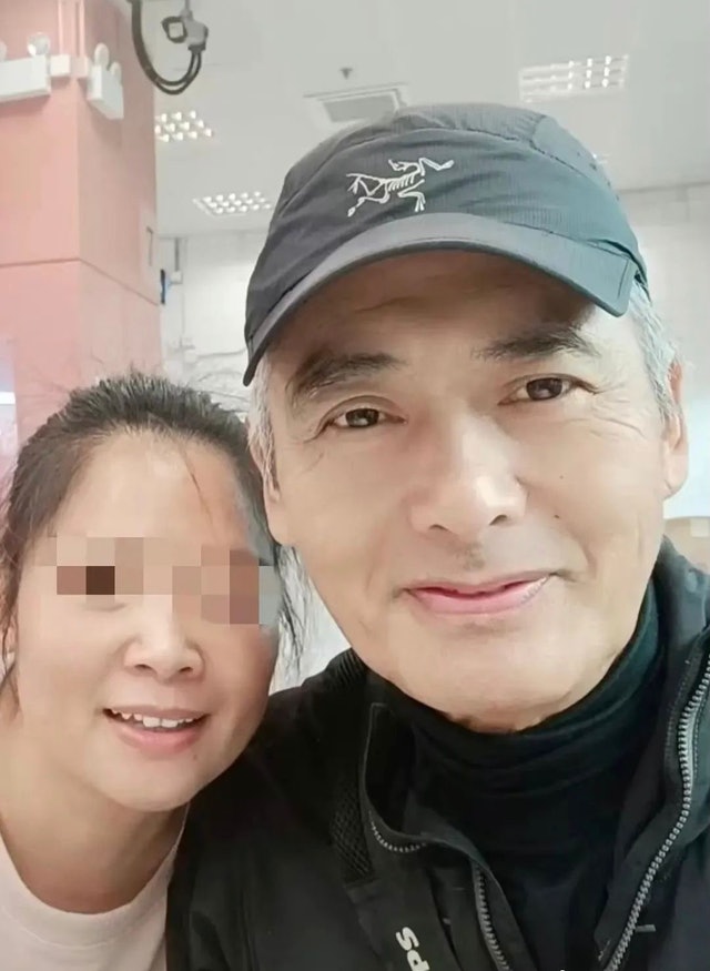 該名網民一眼認出發哥後邊要求合照