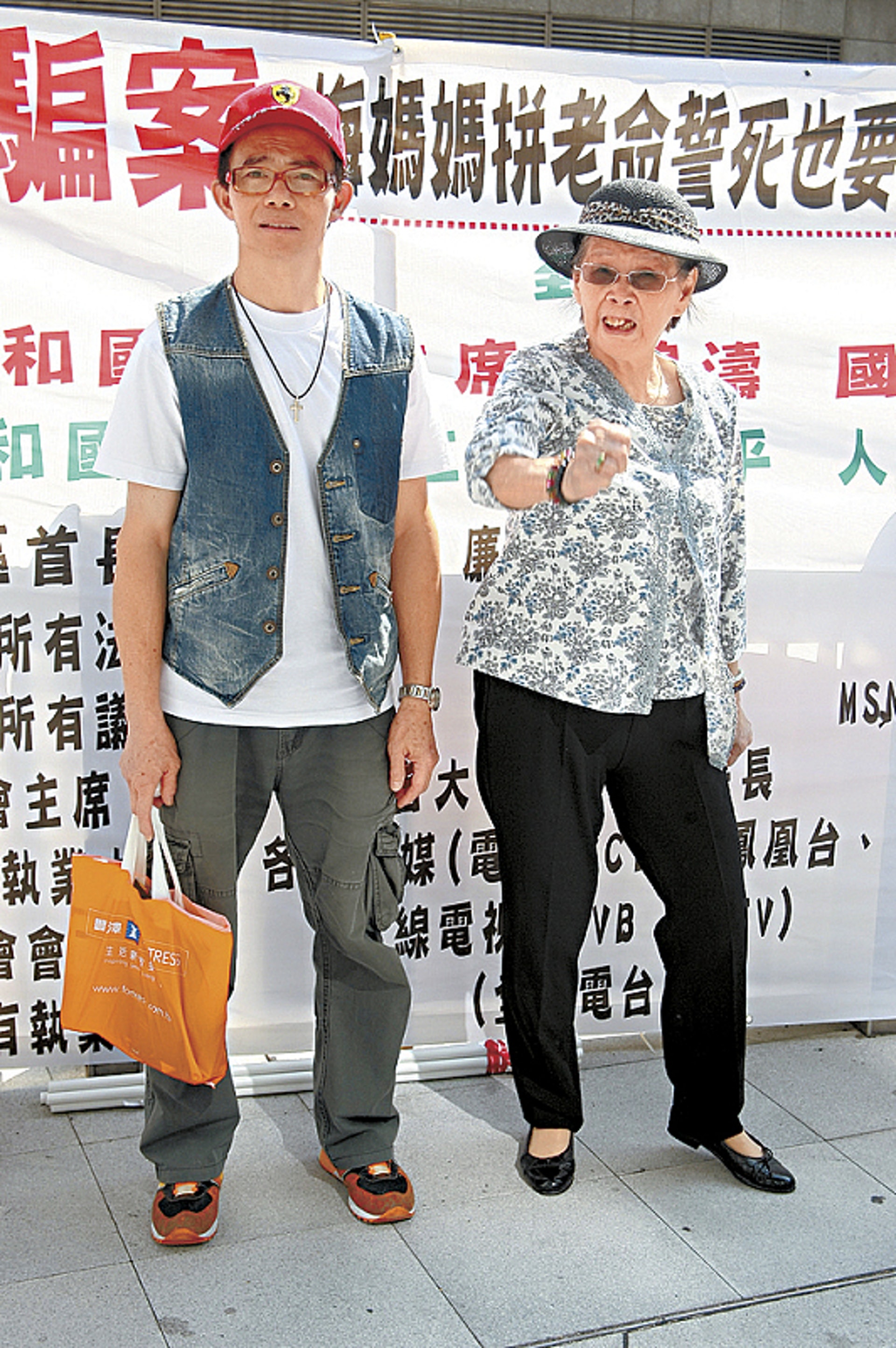 梅覃美金（梅媽）去年指梅啟明「財迷心竅」