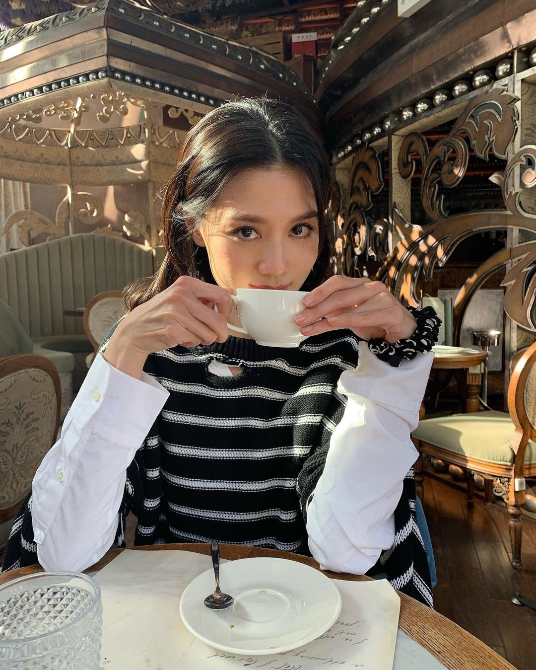 現實中周秀娜坦言內心還是相信愛情