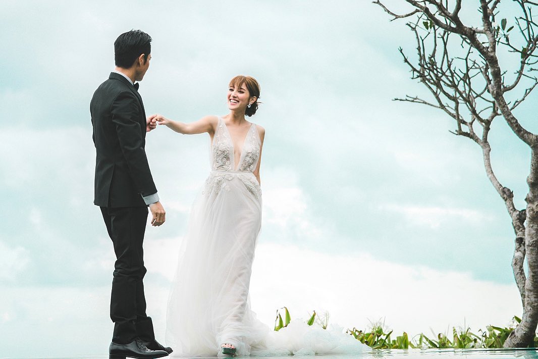 2018年，陳凱琳與鄭嘉穎決定拉埋天窗，並於峇里島完婚。