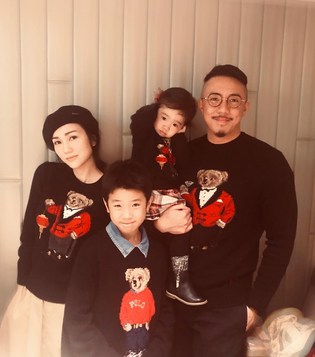 張繼聰一家四口現在非常幸福。