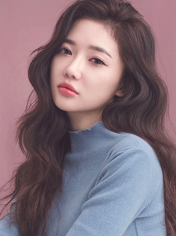 掌握好上妝技巧，讓妝底更貼合肌膚以及減少粉底厚重的粉感。