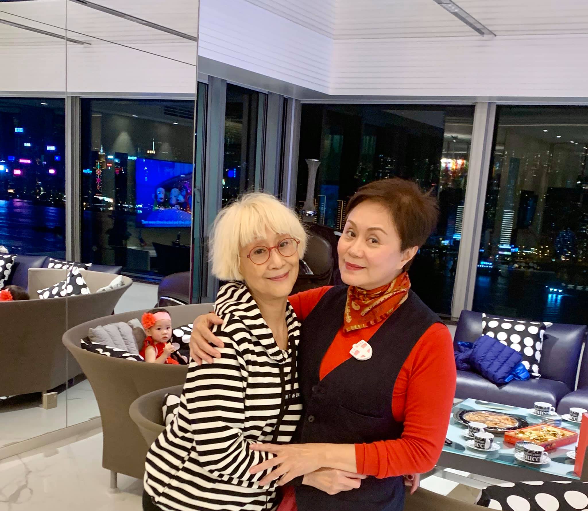 陳曼娜與大姐明合照