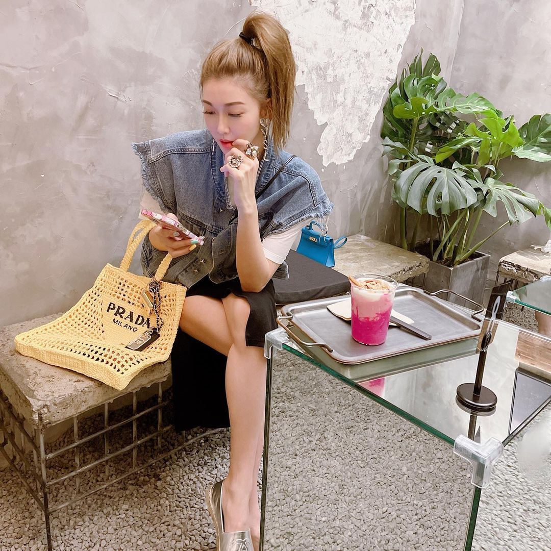 李彩華為了配合角色的形象,更不惜出動過百萬名牌私伙拍劇