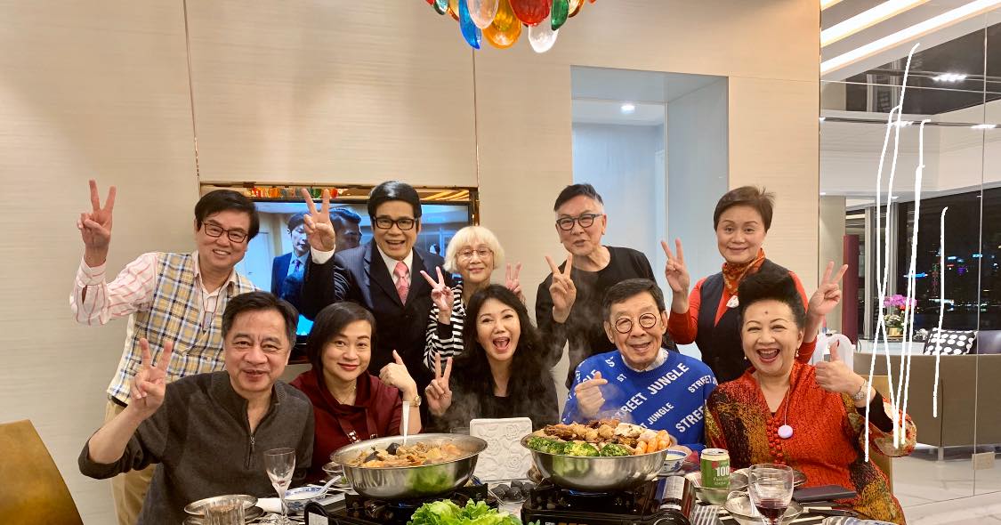 陳曼娜常招呼一陣朋友上家聚會