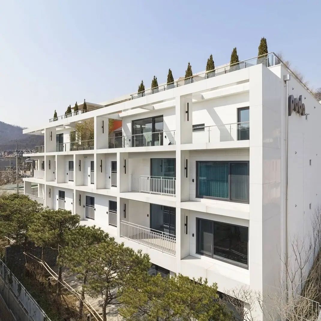 玄彬買下位於京畿道九里市新建的一層一戶的棟樓式豪宅Walkerhill Podo Ville
