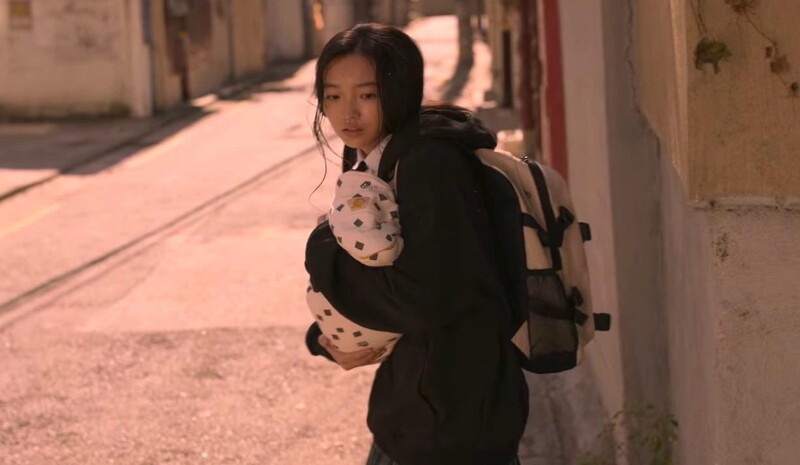 《殭屍校園》劇集中的未婚產子的女學生,在漫畫中沒有出現。