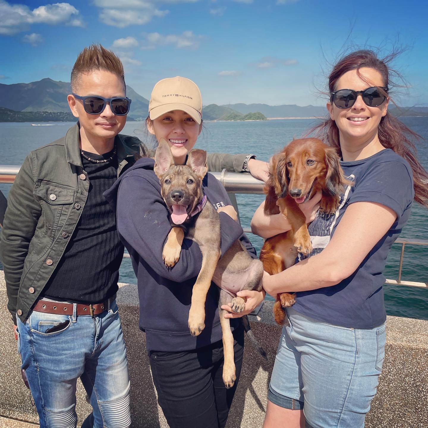 謝嘉怡與父母關係甚好。