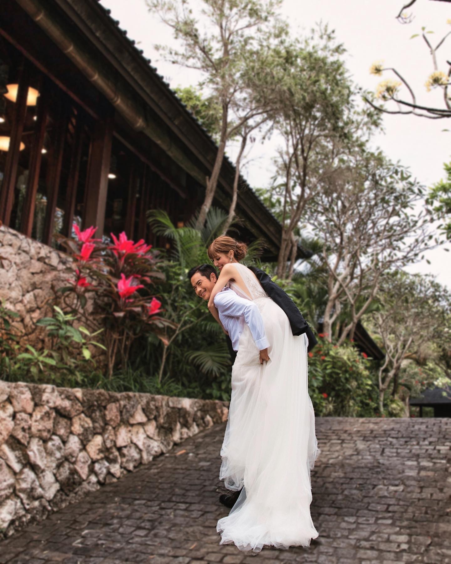 陳凱琳上載與老公鄭嘉穎的甜蜜婚照慶賀情人節。